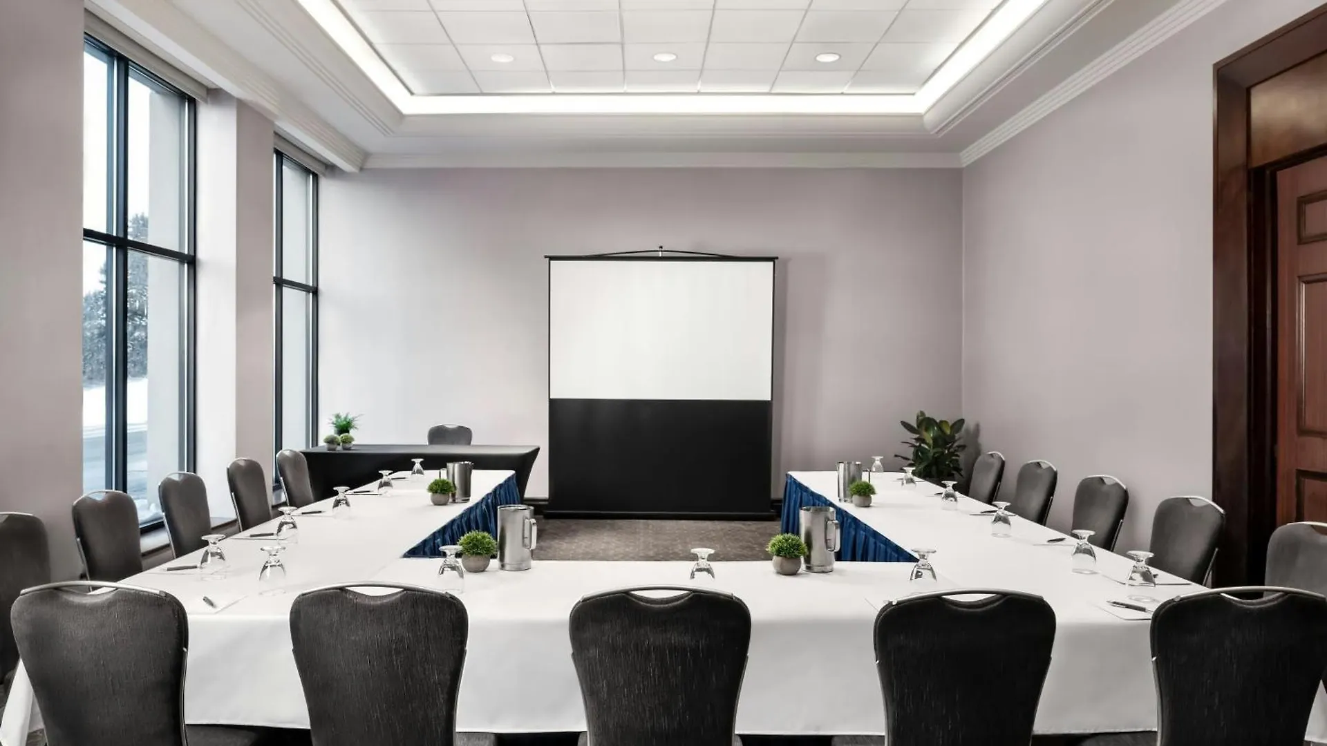 Sheraton Toronto Airport Hotel & Conference Centre 4*,