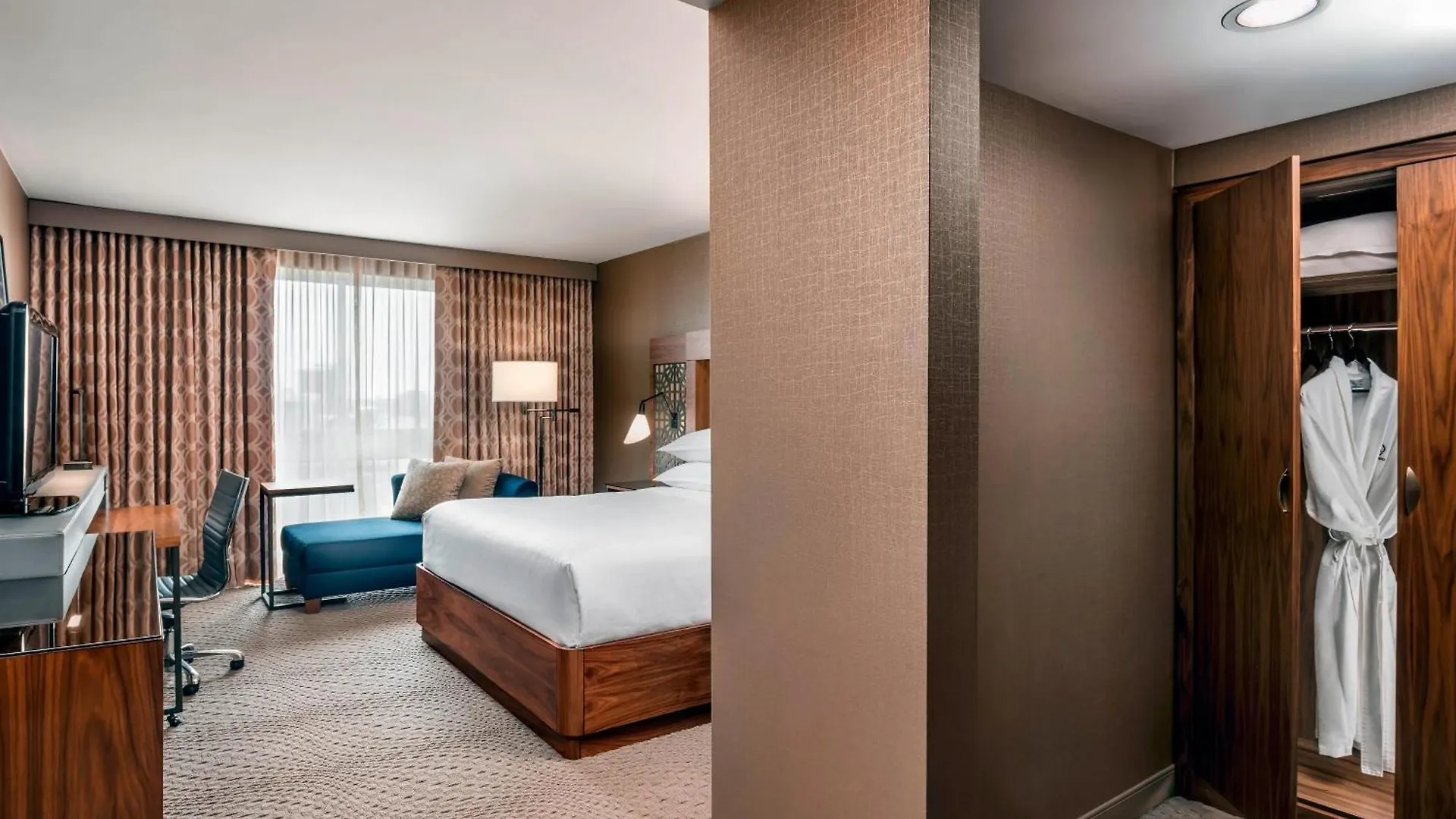 Sheraton Toronto Airport Hotel & Conference Centre 4*,