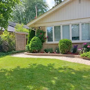 Apartment Private Close To Airport Pearson