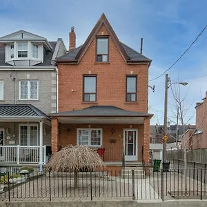 Very Cozy & Comfortable In Downtown Great Value! Apartment